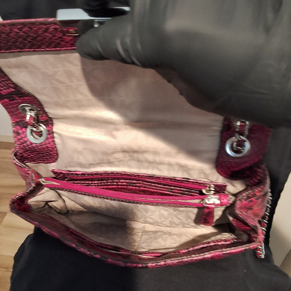 Michael Kors python Embossed Shoulder Bag - Picture 9 of 10
